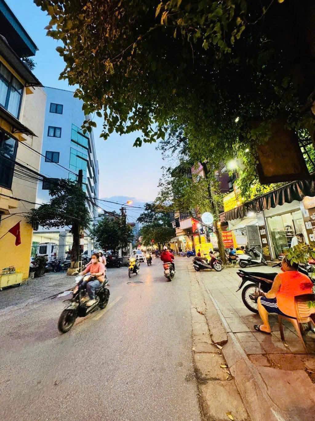 THANH XUÂN NHÀ XINH , 6TẦNG THANG MÁY 